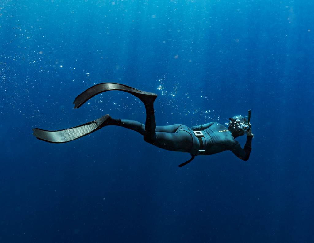 Free diving in deep water