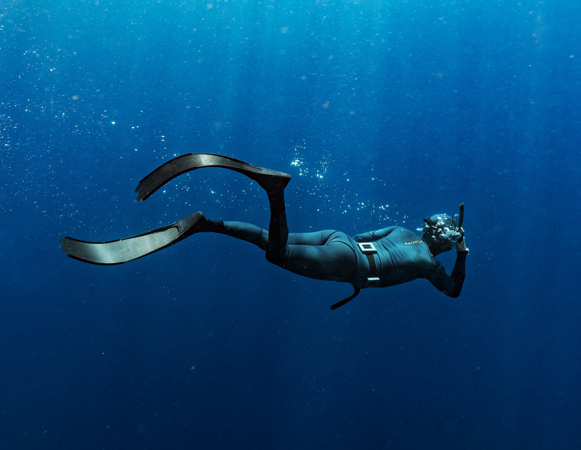 Free diving in deep water